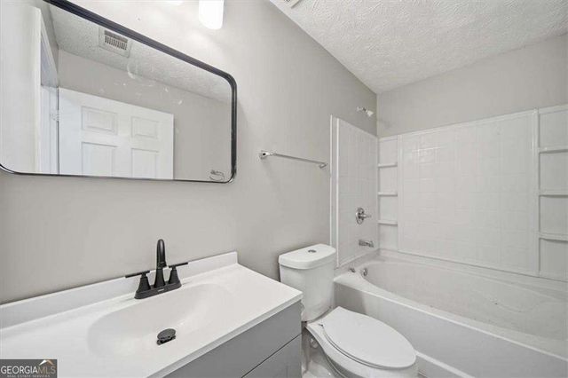 8201 Fairington Village Drive, Lithonia, GA 30038