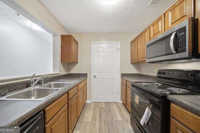 8201 Fairington Village Drive, Lithonia, GA 30038