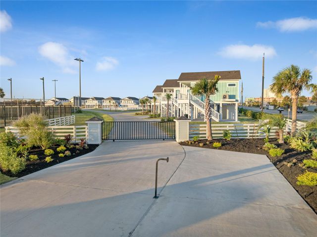 3421 81st Street, Galveston, TX 77551