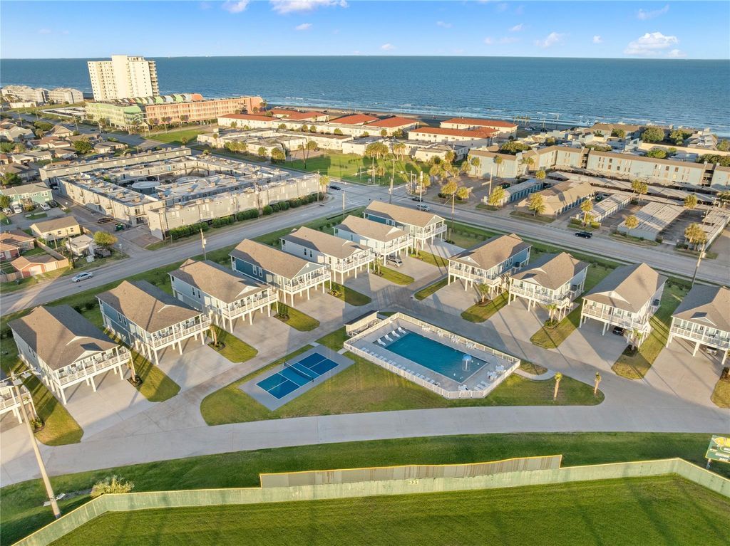 3421 81st Street, Galveston, TX 77551