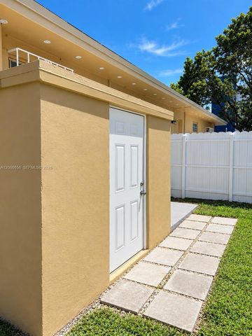412 SW 10th Street n, Hallandale Beach, FL 33009