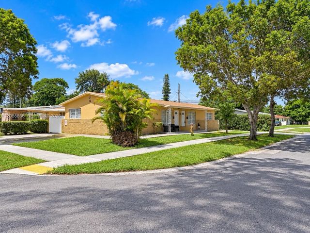 412 SW 10th Street n, Hallandale Beach, FL 33009