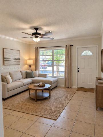412 SW 10th Street n, Hallandale Beach, FL 33009