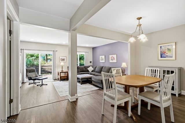 81 Canterberry Cir, Raritan Twp., NJ 08822