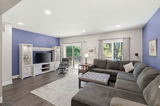 81 Canterberry Cir, Raritan Twp., NJ 08822