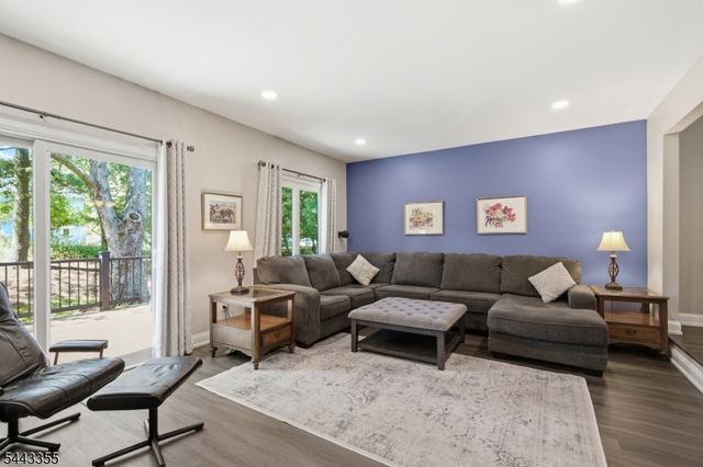 81 Canterberry Cir, Raritan Twp., NJ 08822