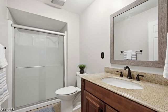 81 Canterberry Cir, Raritan Twp., NJ 08822
