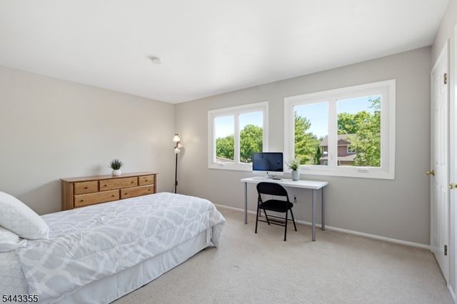 81 Canterberry Cir, Raritan Twp., NJ 08822