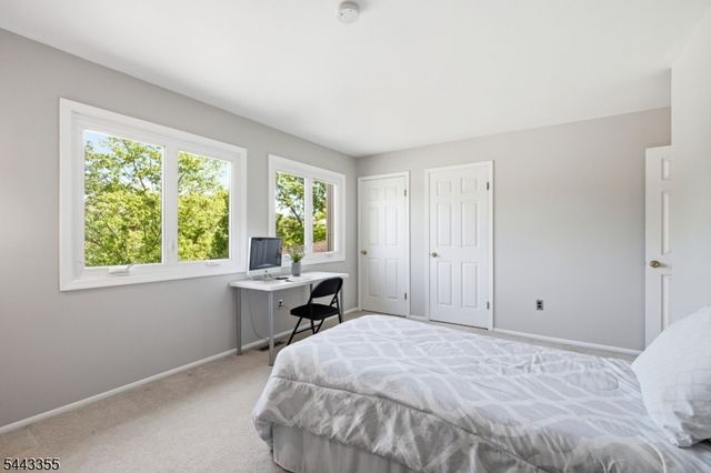 81 Canterberry Cir, Raritan Twp., NJ 08822
