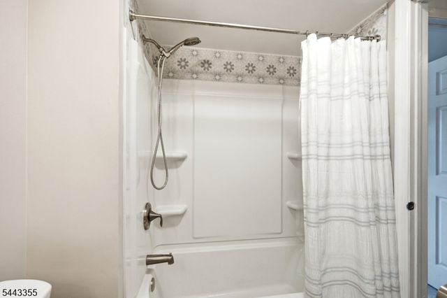 81 Canterberry Cir, Raritan Twp., NJ 08822