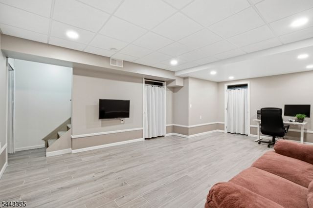 81 Canterberry Cir, Raritan Twp., NJ 08822