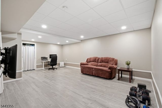 81 Canterberry Cir, Raritan Twp., NJ 08822