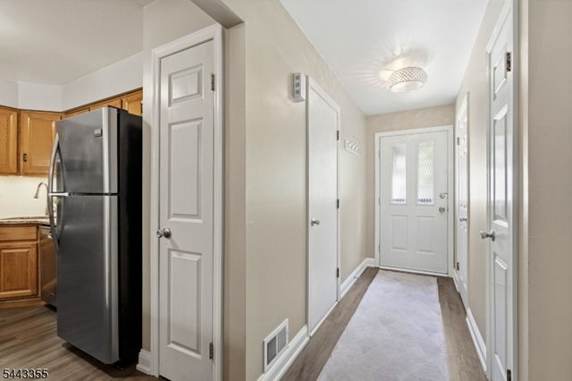 81 Canterberry Cir, Raritan Twp., NJ 08822