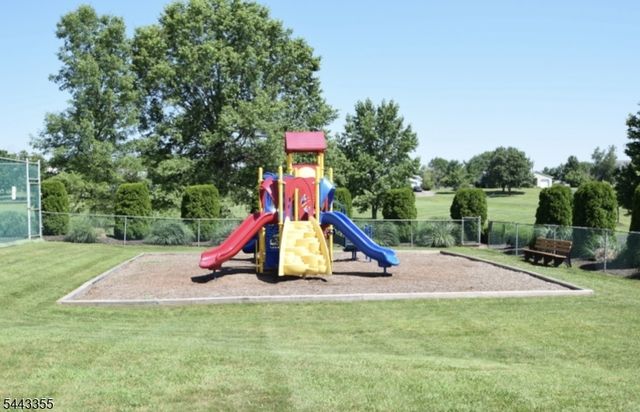 81 Canterberry Cir, Raritan Twp., NJ 08822
