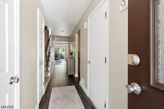 81 Canterberry Cir, Raritan Twp., NJ 08822