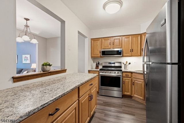 81 Canterberry Cir, Raritan Twp., NJ 08822