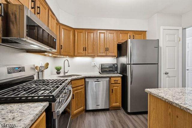 81 Canterberry Cir, Raritan Twp., NJ 08822