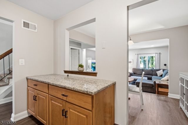 81 Canterberry Cir, Raritan Twp., NJ 08822
