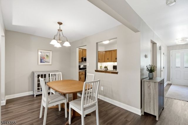 81 Canterberry Cir, Raritan Twp., NJ 08822