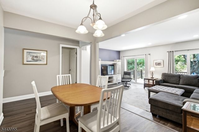 81 Canterberry Cir, Raritan Twp., NJ 08822