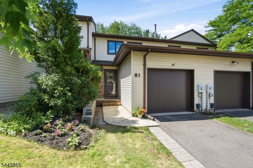 81 Canterberry Cir, Raritan Twp., NJ 08822