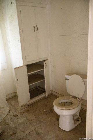 134 Kessler Ln, Knippa, TX 78870