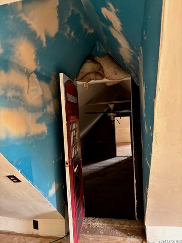 134 Kessler Ln, Knippa, TX 78870