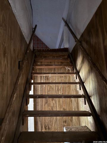 134 Kessler Ln, Knippa, TX 78870