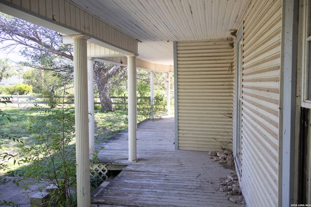 134 Kessler Ln, Knippa, TX 78870