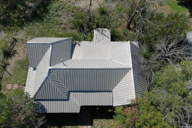 134 Kessler Ln, Knippa, TX 78870