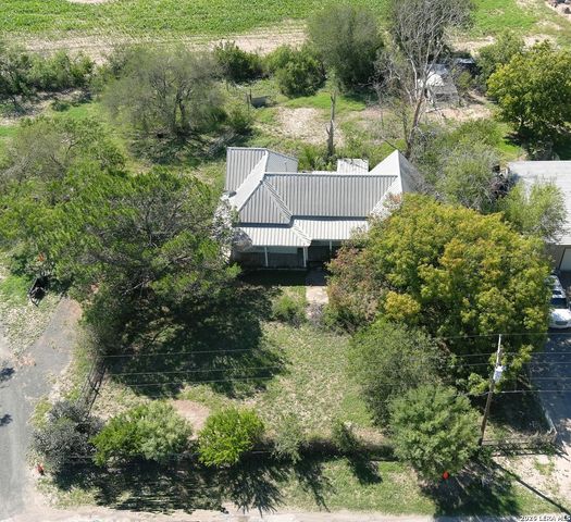 134 Kessler Ln, Knippa, TX 78870