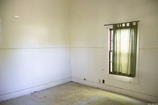 134 Kessler Ln, Knippa, TX 78870