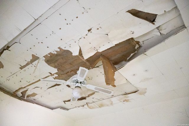 134 Kessler Ln, Knippa, TX 78870