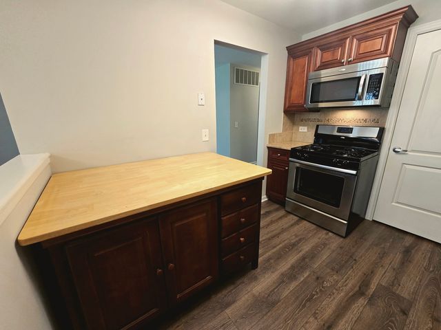 349 Newgate Court C1, Schaumburg, IL 60193