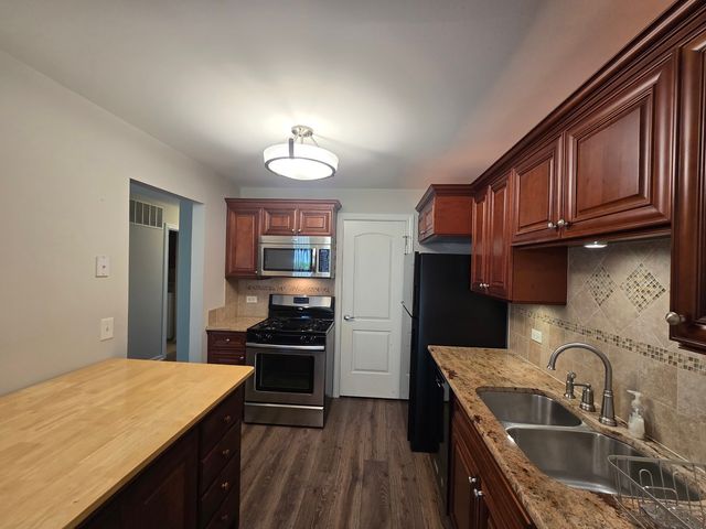 349 Newgate Court C1, Schaumburg, IL 60193