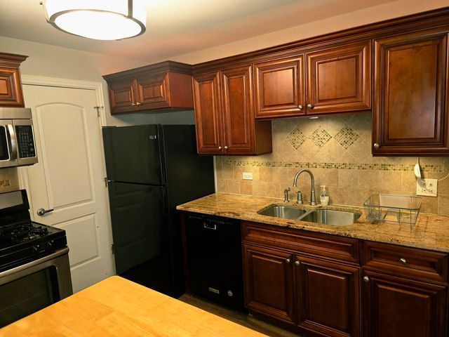 349 Newgate Court C1, Schaumburg, IL 60193