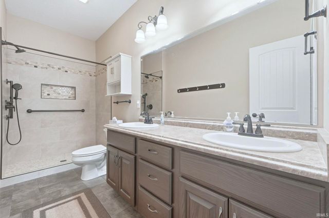 7901 Bridle Crossing, Fort Wayne, IN 46825