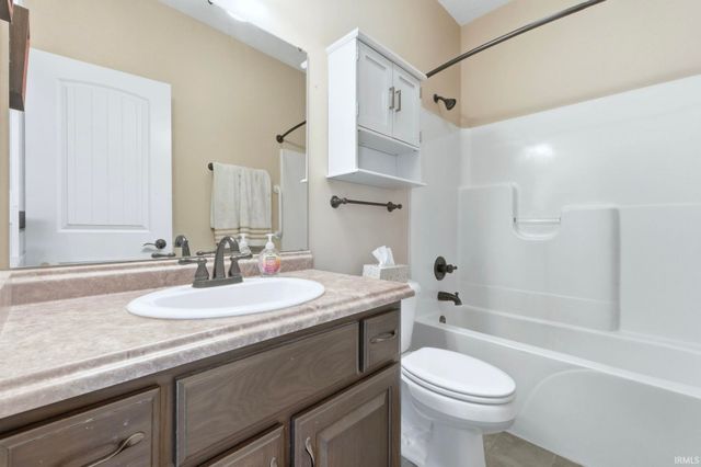 7901 Bridle Crossing, Fort Wayne, IN 46825