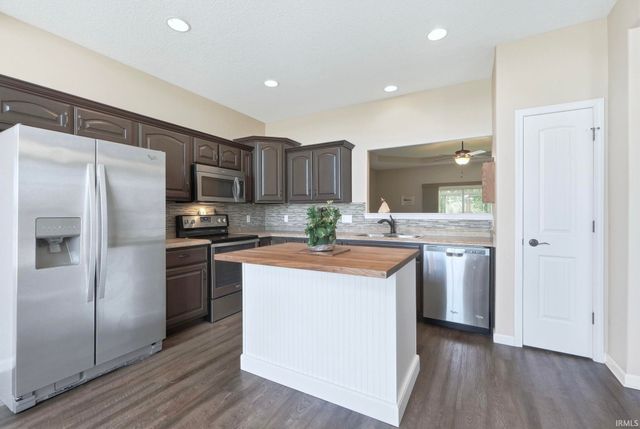 7901 Bridle Crossing, Fort Wayne, IN 46825