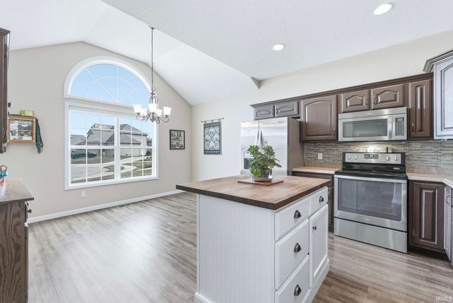 7901 Bridle Crossing, Fort Wayne, IN 46825