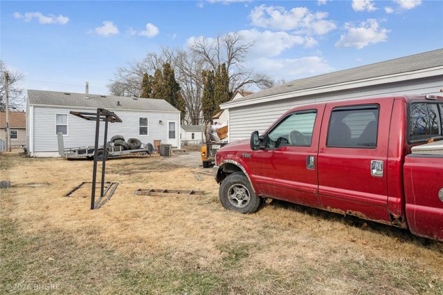 1321 E 25th Street, Des Moines, IA 50317