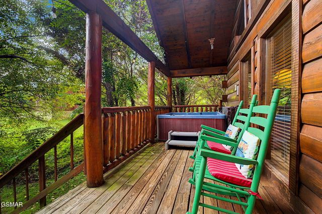3022 Hatcher Mountain Road, Sevierville, TN 37862