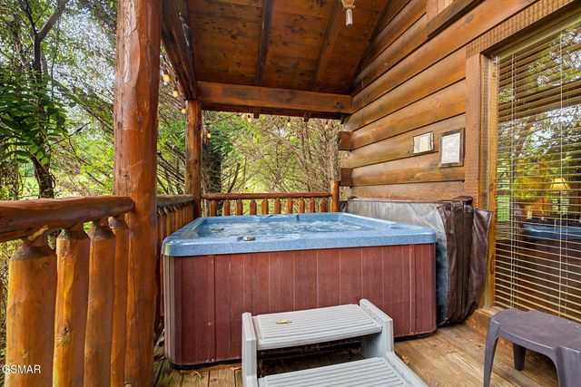 3022 Hatcher Mountain Road, Sevierville, TN 37862