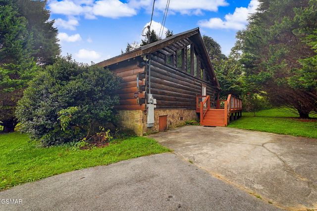3022 Hatcher Mountain Road, Sevierville, TN 37862