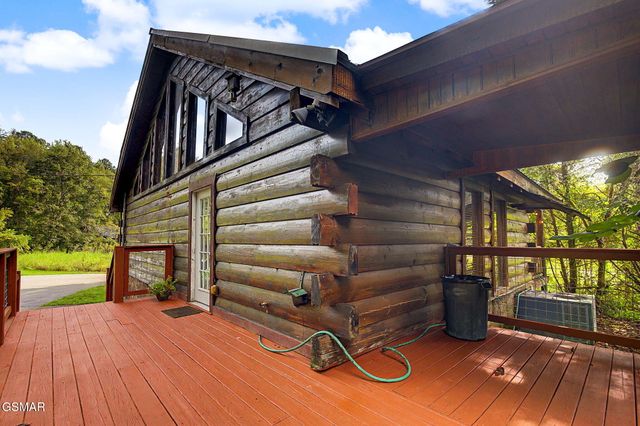 3022 Hatcher Mountain Road, Sevierville, TN 37862