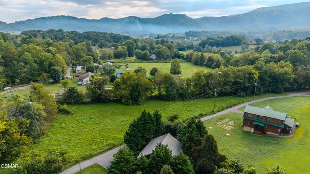 3022 Hatcher Mountain Road, Sevierville, TN 37862