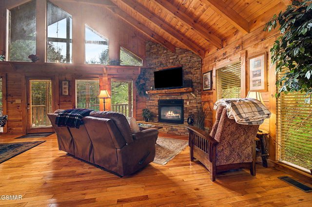 3022 Hatcher Mountain Road, Sevierville, TN 37862