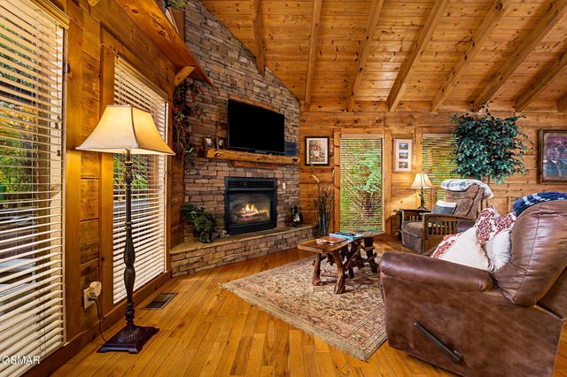 3022 Hatcher Mountain Road, Sevierville, TN 37862