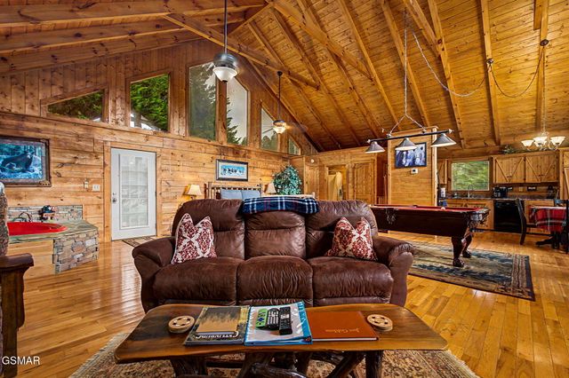 3022 Hatcher Mountain Road, Sevierville, TN 37862