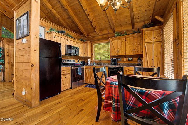 3022 Hatcher Mountain Road, Sevierville, TN 37862